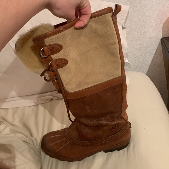 UGG boots for sale. Hardly worn. - Picture 3 of 4